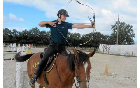 Tir à l'arc à cheval